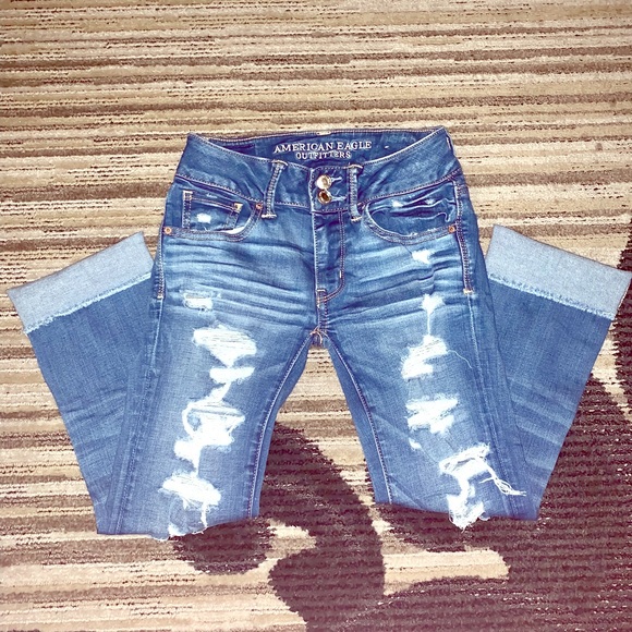 American Eagle Outfitters Denim - 💥AE Distressed Capri Jeans💥